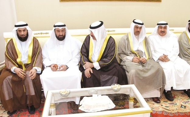مانع العجمي ود.علي العمير وعدد من الحضور﻿