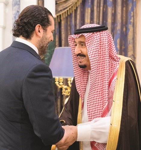  خادم الحرمين الشريفين الملك سلمان بن عبدالعزيز مستقبلا رئيس وزراء لبنان المستقيل سعد الحريري (واس)﻿