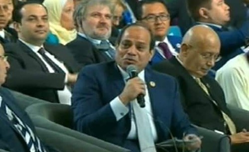 بالفيديو..مصري يقاطع صارخاً جلسة منتدى الشباب في حضور السيسي.. تعرف على السبب ورد فعل الرئيس