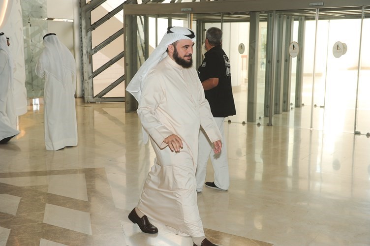  ﻿د. جمعان الحربش متوجها إلى الاجتماع﻿