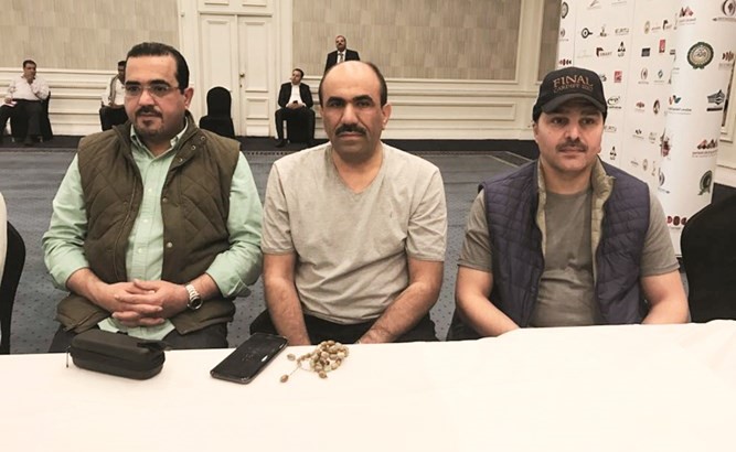 الزميل مفرح الشمري يتوسط مدير اذاعة البرنامج العام سعد الفندي ومدير ادارة العروض بتلفزيون الكويت مشاري البعيجان﻿