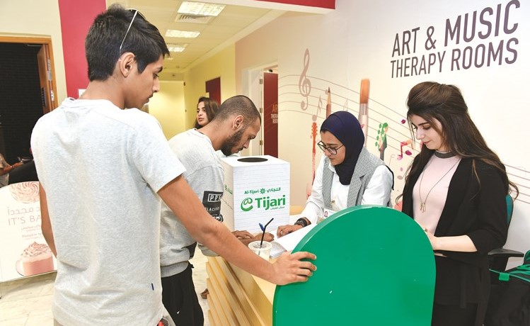 تعريف طلبة الجامعة الأمريكية بالحساب ﻿