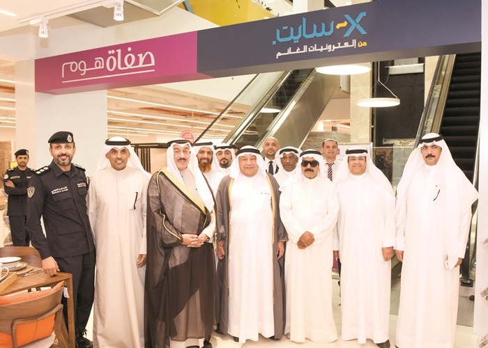 قتيبة الغانم والفريق فهد الأمير وعدد من حضور الافتتاح ﻿
