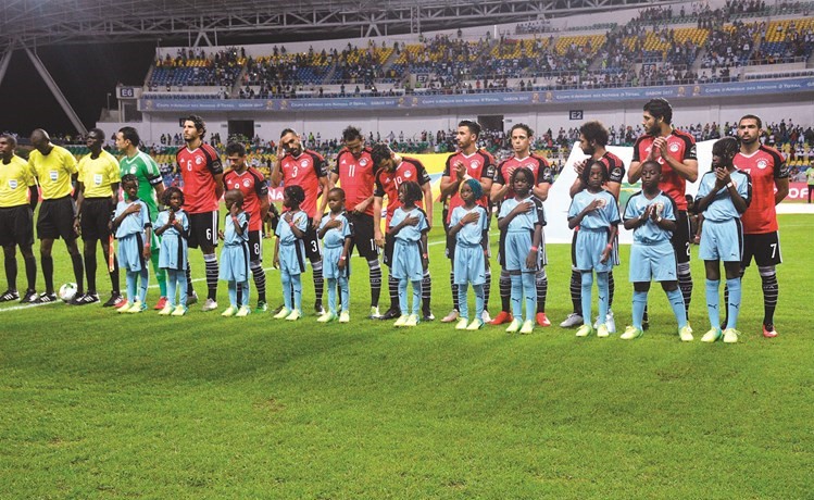 المنتخب المصري يشارك في يوم الفرح مع جماهيره ﻿