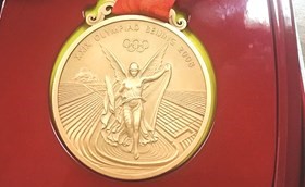 الميدالية الأولمبية للاعبة الأثقال عبير عبدالرحمن﻿