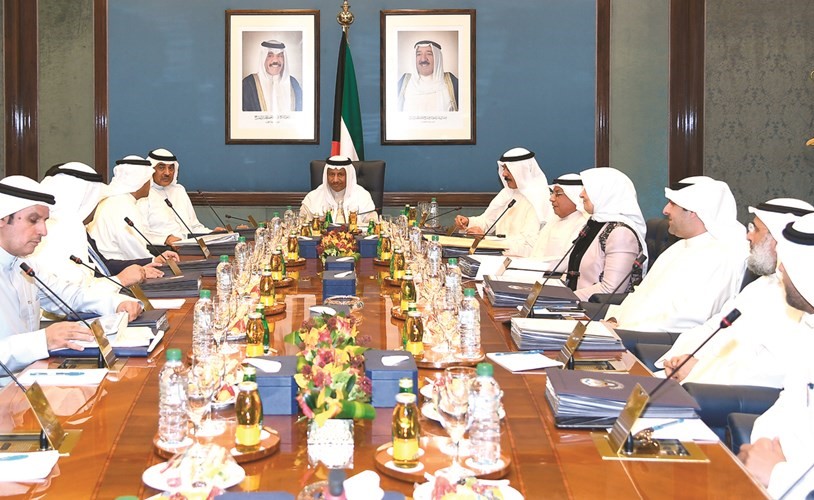 سمو الشيخ جابر المبارك مترئسا اجتماع مجلس الوزراء أمس﻿