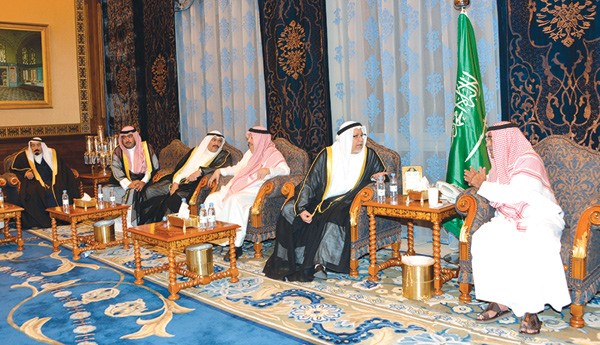 مبعوث صاحب السمو الأمير الشيخ صباح الأحمد نائب وزير شؤون الديوان الأميري الشيخ علي الجراح يقدم واجب العزاء إلى صاحب السمو الملكي الأمير مقرن بن عبدالعزيز