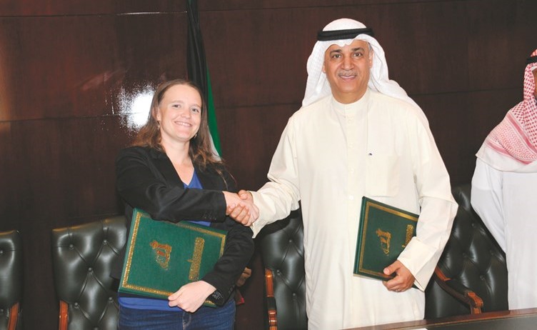 جانب من مراسم توقيع اتفاقية التعاون بين الأمانة العامة للمجلس الوطني للثقافة والفنون والآداب الكويتية مع بعثة التنقيب الأثري الفرنسية﻿