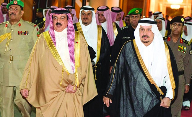 ملك البحرين يغادر الرياض بعد تقديم واجب العزاء في وفاة الأمير منصور بن مقرن بن عبدالعزيز (واس)