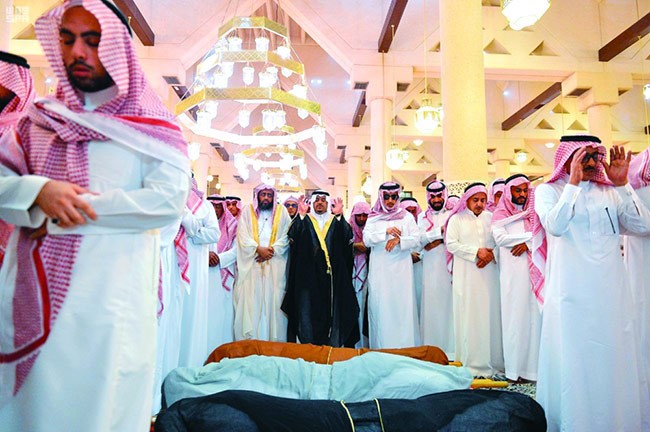 صلاة الميت على الأمير منصور بن مقرن ومرافقيه(واس)