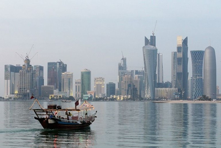 "العمل الدولية" تغلق شكوى ضد قطر بعد تعزيزها حقوق العمال المهاجرين