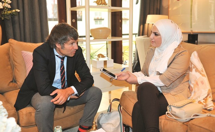 الفارو سيبريان متحدثا للزميلة دارين العلي﻿