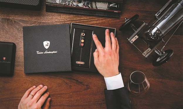 لذوي الذوق المتميز.. كن متألقاً مع الهاتف الذكيمن TONINO LAMBORGHINI لدى روائع جنيف