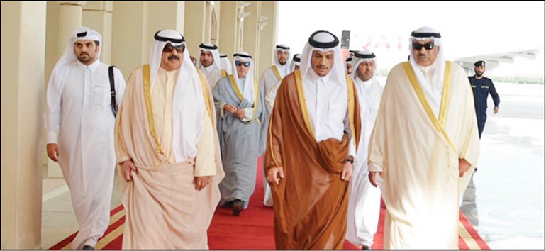  الشيخ صباح الخالد أثناء لقائه وزير خارجية دولة قطر الشيخ محمد بن عبدالرحمن آل ثاني 