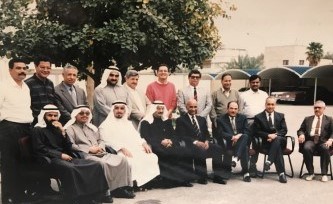 أسعد الفارس (من اليمين) خلال جلسات اعداد المناهج التربوية الموحدة﻿