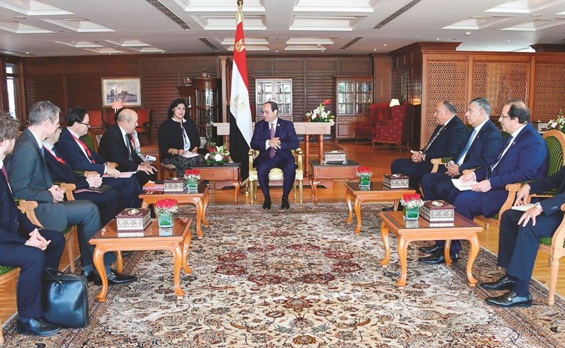 الرئيس عبد الفتاح السيسي مستقبلا وزير أوروبا والشؤون الخارجية الفرنسي جون إيف لودريان على هامش منتدى شباب العالم في شرم الشيخ﻿