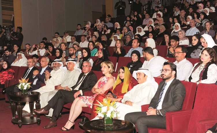 جانب من الحضور في مسرح عبدالحسين عبدالرضا﻿