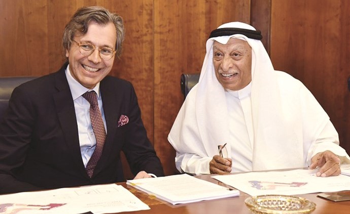 غازي النفيسي مع روجر هوبن الرئيس التنفيذي لشركة iP2 صاحبة امتياز ناشيونال جيوغرافيك للترفيه﻿