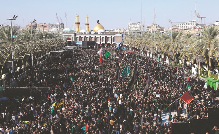 ملايين الشيعة خلال احيائهم اربعينية الامام الحسين في كربلاء امس	(رويترز) ﻿