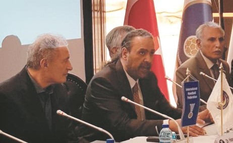الشيخ أحمد الفهد خلال حضور اجتماع الجمعية العمومية﻿