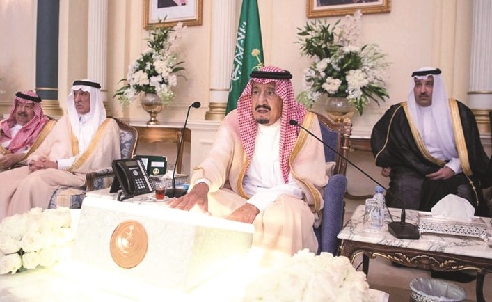 خادم الحرمين الشريفين الملك سلمان بن عبدالعزيز خلال تدشينه المشاريع التنموية بالمدينة المنورة أمس الأول		(واس) ﻿