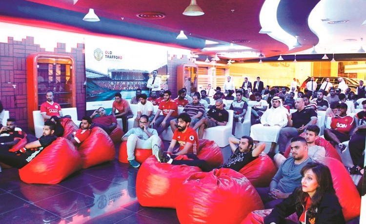 «شفروليه الغانم» استضافت مشجعي مانشستر يونايتد في معرض الري