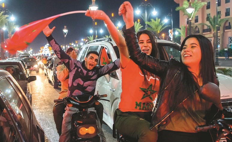 الجماهير المغربية احتفلت حتى ساعات الصباح الأولى في الشوارع بالتأهل	 (أ.ف.پ)﻿