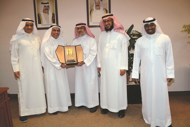  محمد الجلاهمة مكرما وفد مؤسسة ساعي لتطوير الأوقاف﻿