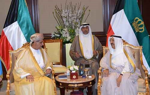  أمير البلاد الشيخ صباح الأحمد مستقبلاً سفير سلطنة عمان الشقيقة 