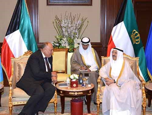  أمير البلاد الشيخ صباح الأحمد مستقبلا السفير المصري 