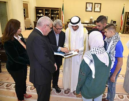 الغانم يستقبل عدداً من الأطفال الفلسطينيين: صمودكم يعتبر شاهداً على قوتكم وعلى جبن الاحتلال
