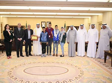 الغانم يستقبل عدداً من الأطفال الفلسطينيين: صمودكم يعتبر شاهداً على قوتكم وعلى جبن الاحتلال