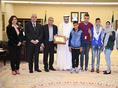 الغانم يستقبل عدداً من الأطفال الفلسطينيين: صمودكم يعتبر شاهداً على قوتكم وعلى جبن الاحتلال