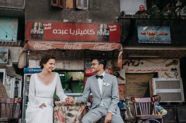 مصري وعروسه يبهران مواقع التواصل بصور "غير تقليدية"