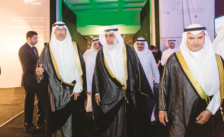 عصام المرزوق ومحافظ الأحمدي الشيخ فواز الخالد ومحمد حسين ﻿