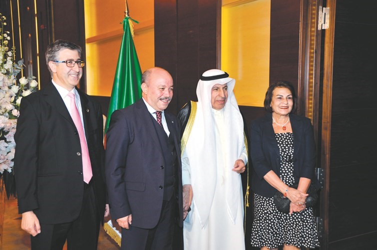 السفير السعودي د.عبدالعزيز الفايز مهنئا ﻿