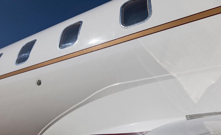 بالصور .. طائرة مطلية بمليارات البلورات من الألماس في دبي