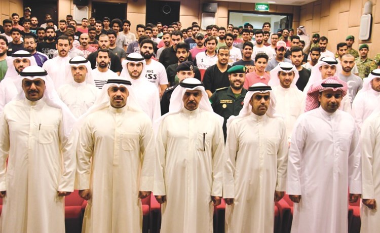 اللواء الركن فالح شجاع في مقدمة الحضور﻿