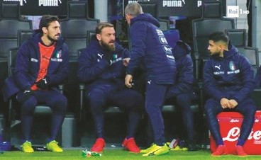 دي روسي طالب بإدخال إنسيني للفوز بالمباراة﻿
