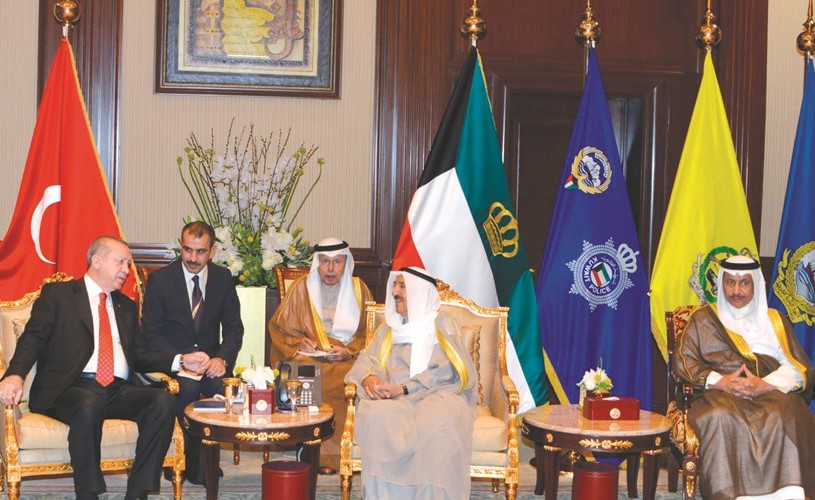 صاحب السمو الأمير الشيخ صباح الأحمد خلال المباحثات مع الرئيس التركي رجب طيب اردوغان بحضور سمو رئيس الوزراء الشيخ جابر المبارك﻿