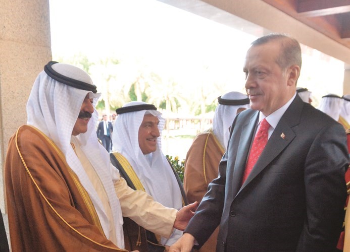 خالد الجارالله مصافحا الرئيس التركي ﻿