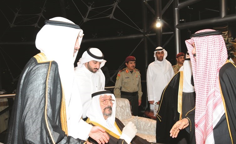 سمو ولي العهد وفي استقباله مرزوق الغانم وسمو الشيخ سالم العلي ﻿
