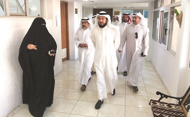 د.وليد الشعيب خلال جولته التفقدية﻿