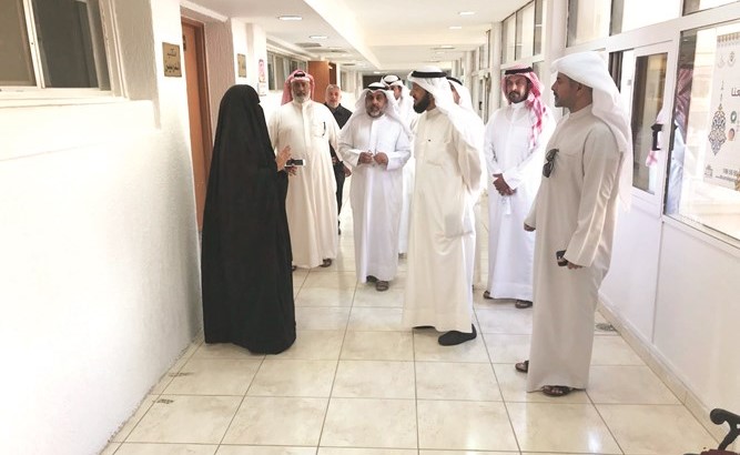 د.وليد الشعيب خلال جولته التفقدية﻿