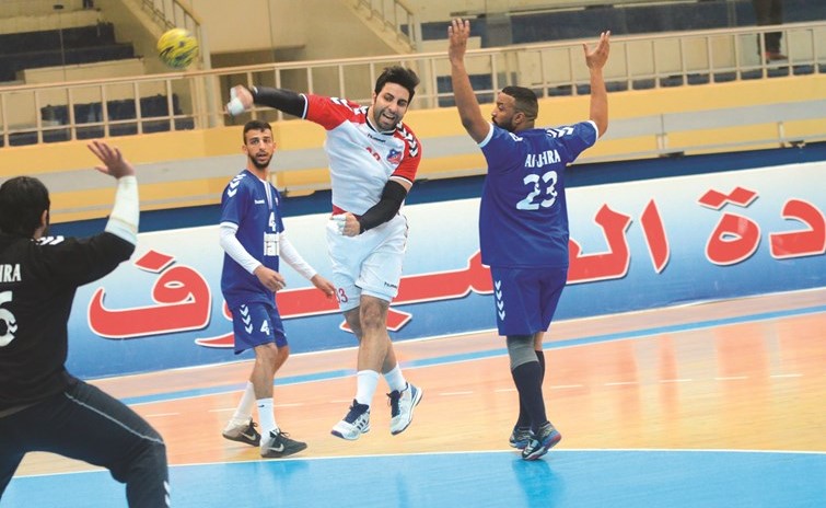 لاعب الكويت مشاري صيوان ﻿﻿يخترق دفاع الجهراء ﻿