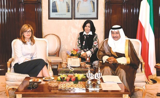سمو رئيس مجلس الوزراء الشيخ جابر المبارك مستقبلا وزيرة خارجية بلغاريا إيكاترينا زهاريفا﻿
