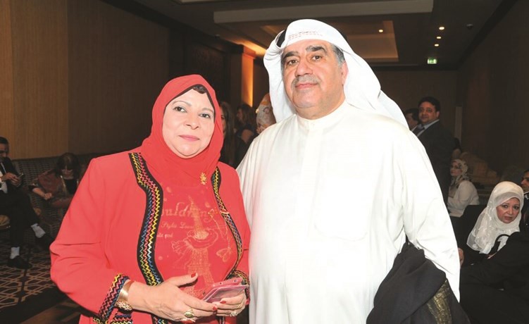 رئيس مجموعة الجابرية الكويتية للمعارض أحمد بهبهاني والزميلة ناهد إمام﻿
