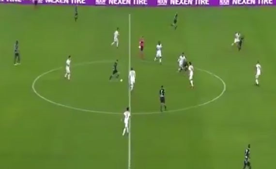 بالفيديو.. تقنية الـ"VAR" تؤكد قيمتها..وتُنصف نابولي في قمته أمام ميلان