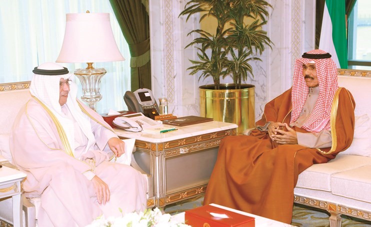 سمو ولي العهد الشيخ نواف الأحمد مستقبلا الشيخ خالد الجراح ﻿