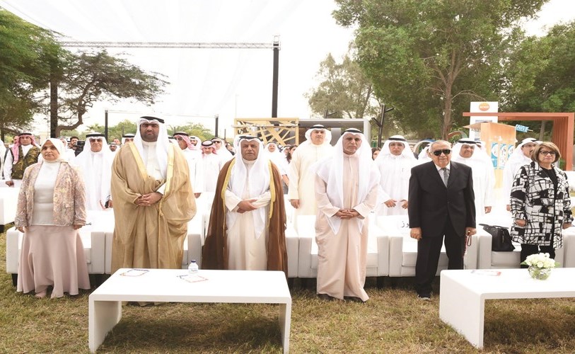 خالد الروضان وهند الصبيح وحسين الخرافي وعبدالوهاب الوزان خلال افتتاح المعرض	(متين غوزال)﻿